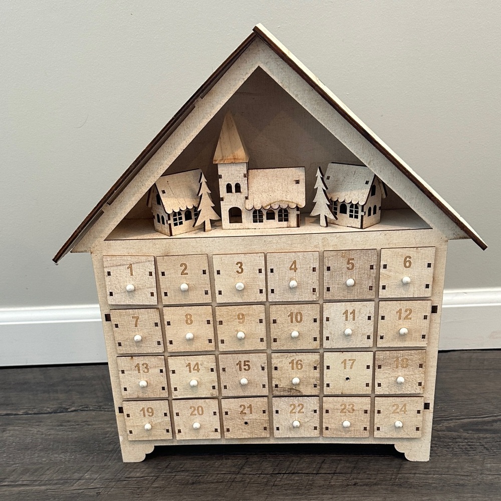 Glitzhome Handcrafted Wooden Village Scene Christmas Advent Calendar - No Lights